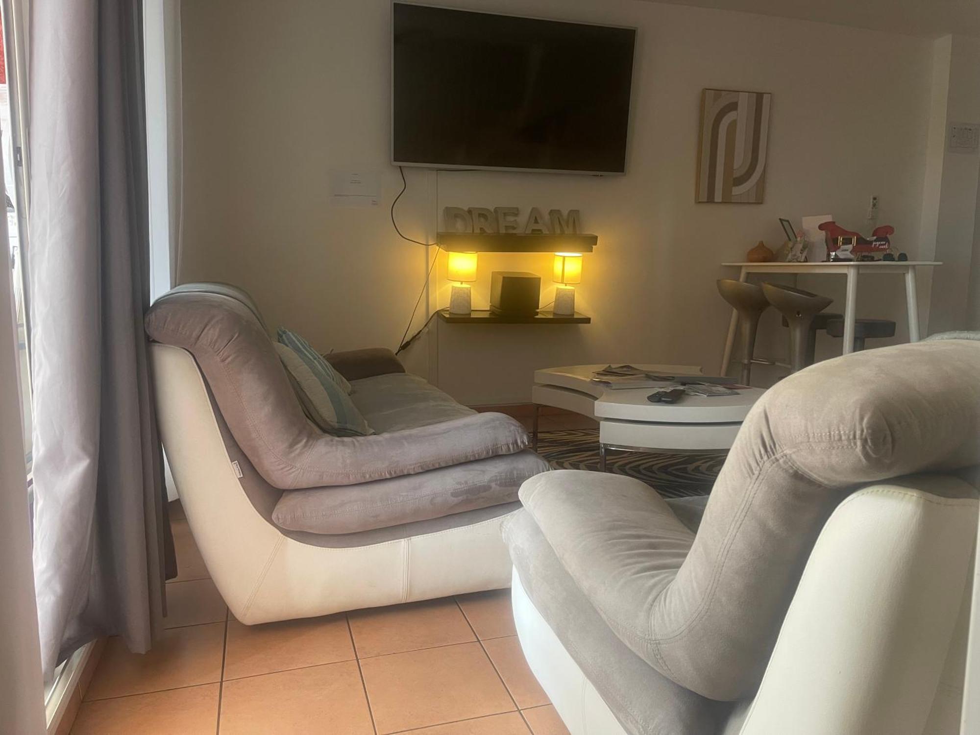 Casa Coliving Avec Chambre Salle De Bain Individuelles Privatives Saint Pierre Luaran gambar